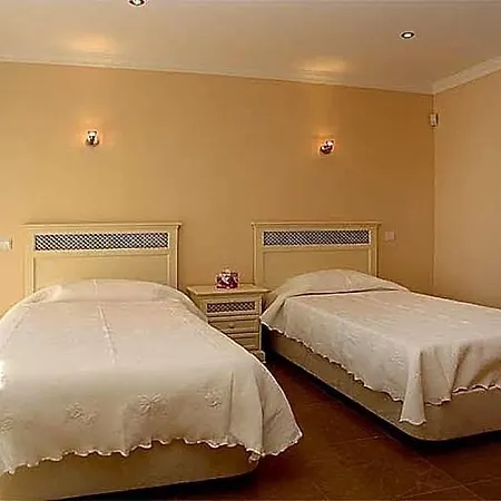 Praia Da Luz Sleeps 8 Pool Air Con Wifi Willa *