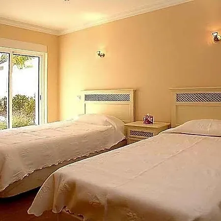 Praia Da Luz Sleeps 8 Pool Air Con Wifi * Lagos