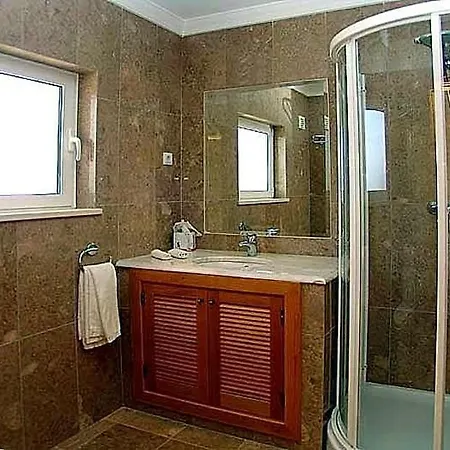 Praia Da Luz Sleeps 8 Pool Air Con Wifi Lagos