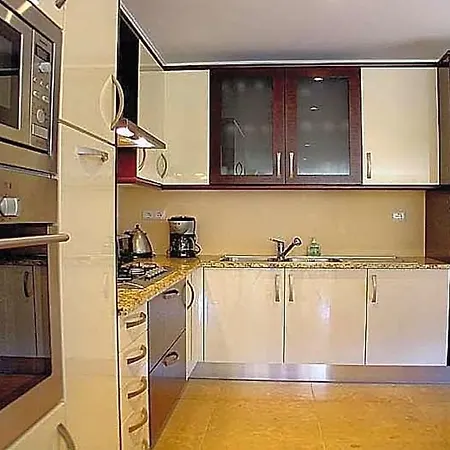 Praia Da Luz Sleeps 8 Pool Air Con Wifi Villa