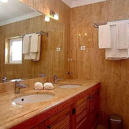 Praia Da Luz Sleeps 8 Pool Air Con Wifi Lagos