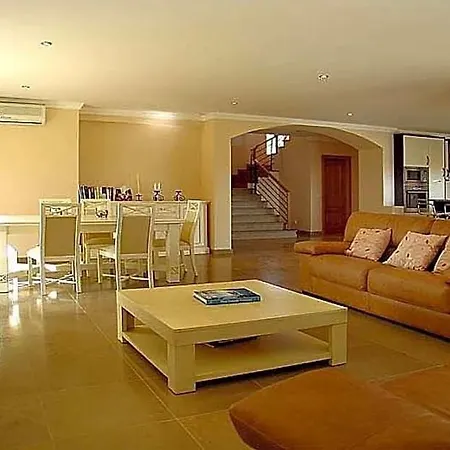 Praia Da Luz Sleeps 8 Pool Air Con Wifi Lagos