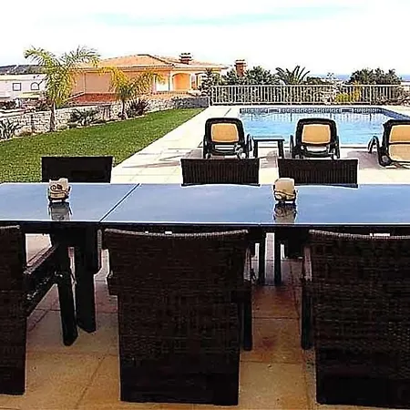 Praia Da Luz Sleeps 8 Pool Air Con Wifi Lagos